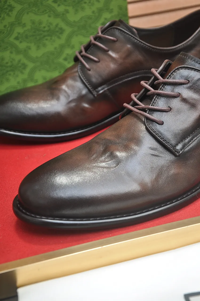 Men's shoes 💰580💶 Brand: GUCCI (Gucci) Standard code: Men's code 38/44 (45 can be customized) Grade: Same as the official website Original quality Material: Original cowhide Water-dyed cowhide lining Original rubber outsole Style category: Men's fashionable casual leather shoes Distinguished big-name luxury elements Top luxury Color: Actual picture